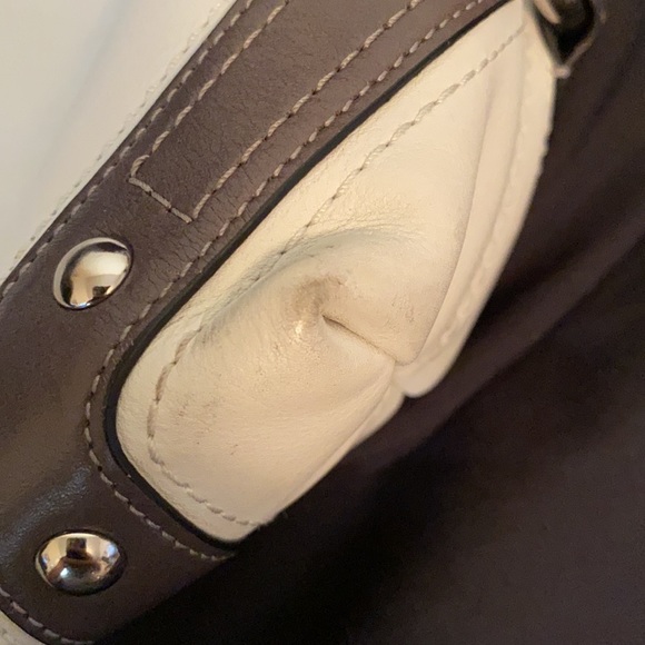 Used Coach white and grey leather bag - Picture 4 of 13
